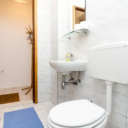 Unique アパート *